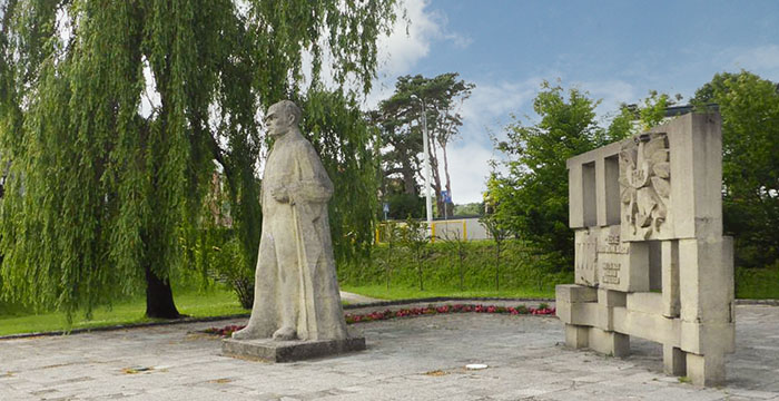 Pomnik Żeromskiego w Iławie